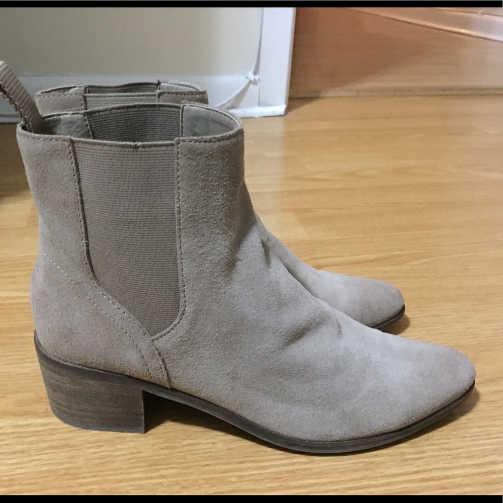 Dolce Vita Chelsea Boot - Size 8.5